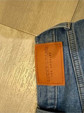 Lucky Brand Women's Light Blue Straight Jeans with Tan Leather Patch